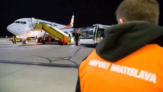 Fotogaléria: Nový Boeing 737 pristál na bratislavskom letisku