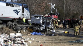 V USA sa zrazil osobný a nákladný vlak, hlásia obete na životoch