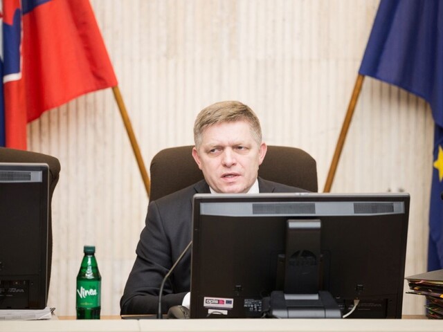 Fico reaguje na kritiku študentov, vláda rekonštrukciu internátov preplatí
