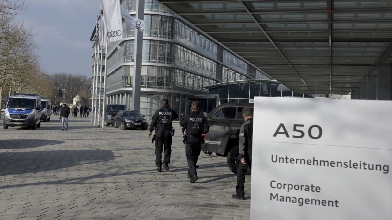 V Audi bola razia. Vyšetrovatelia prehľadali kancelárie aj prevádzky