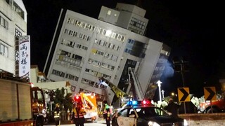 Taiwan zasiahlo silné zemetrasenie, zdevastovalo aj desaťposchodový hotel