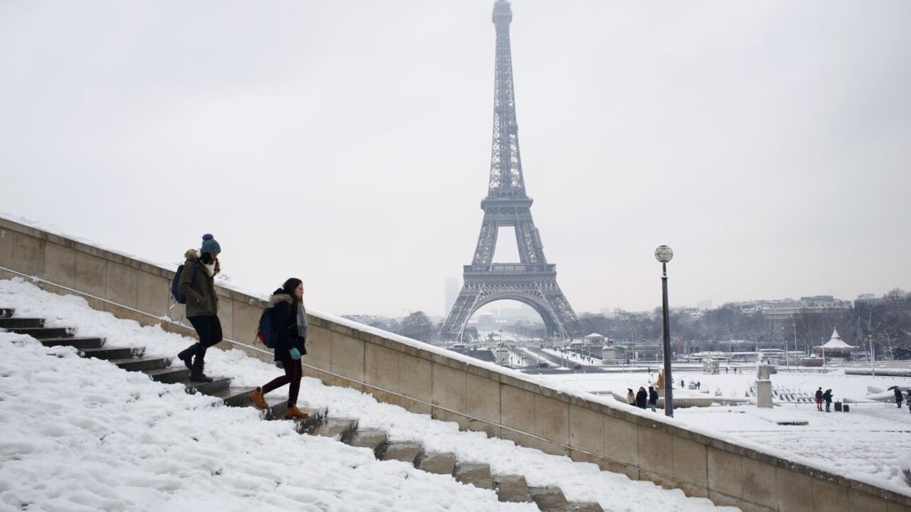 Francúzsko Paríž sneženie 1140 px (SITA/AP)
