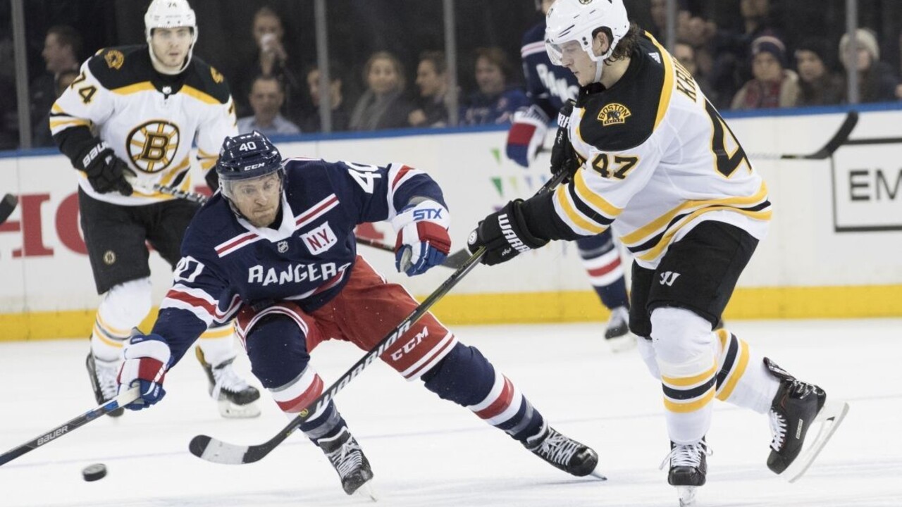 NHL: Chára druhou hviezdou zápasu, Bruins pomohol strelou a asistenciou