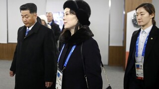 Juhokórejský prezident si nečakane potriasol rukou s Kimovou sestrou