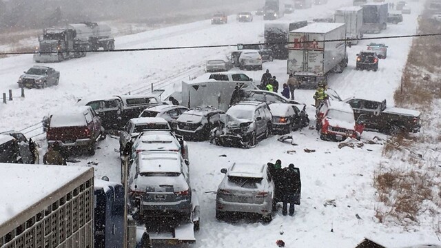 Chaos na cestách, zrušené letecké linky. USA trápi sneženie