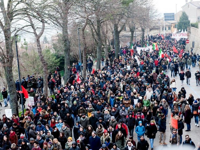 Po útoku na Afričanov vyšli Taliani do ulíc, protestovali proti rasizmu