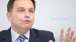 Daň z poistenia je súčasťou plánu vyrovnaného hospodárenia, tvrdí Kažimír