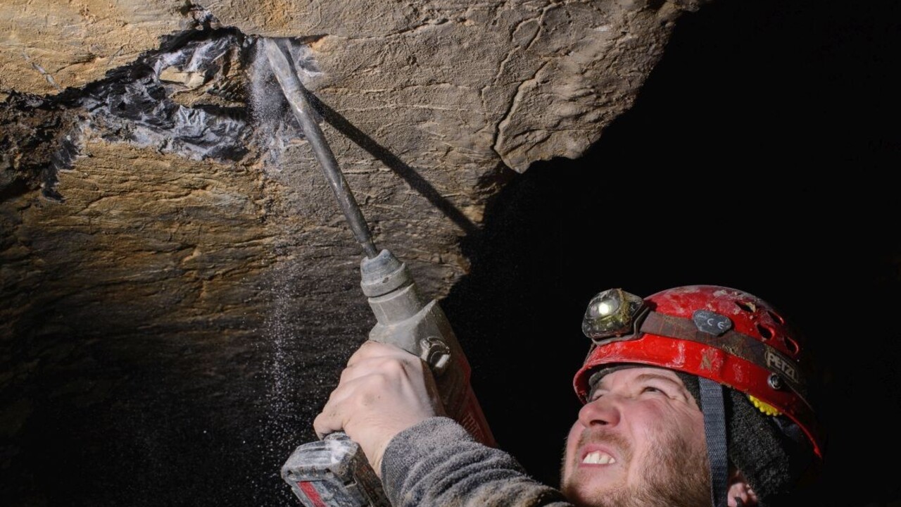 Hlboko v jaskyni objavili kostru najstaršieho stavovca na Slovensku