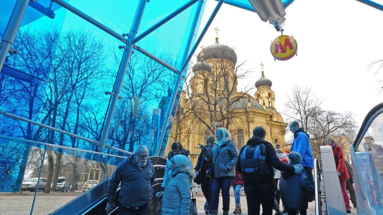 Nefungujúca doprava, zatvorené obchody. Výpadok paralyzoval Varšavu
