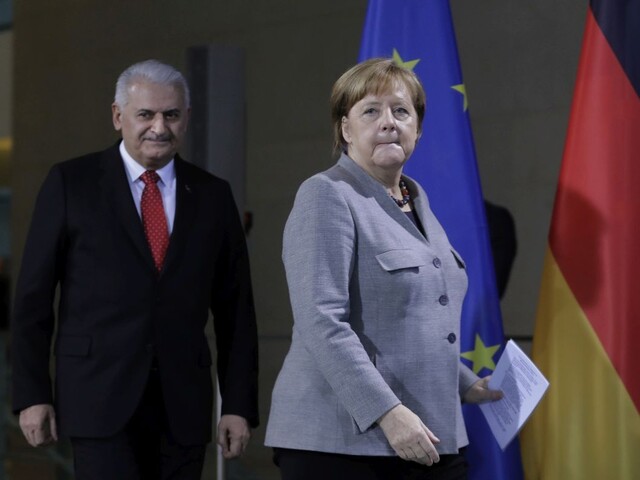 Merkelová sa stretla s tureckým premiérom, chcú budovať lepšie vzťahy