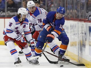 NHL: Ostrovania triumfovali na ľade Caroliny, pripísali si druhé víťazstvo na nulu
