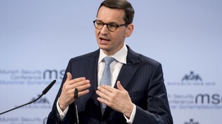 Poľský premiér pobúril výrokom o židovských páchateľoch holokaustu