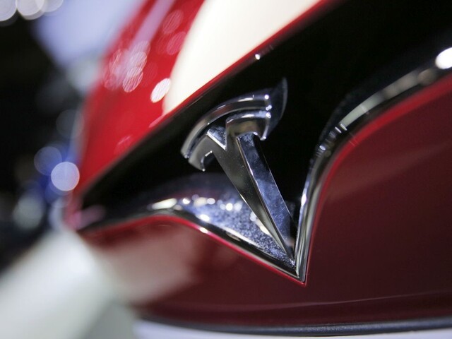 Milovníkov elektromobilov Tesla trápi dilema, boja sa o daňové úľavy
