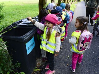 separovanie recyklácia deti žiaci odpad 1140px (TASR/Milan Kapusta)