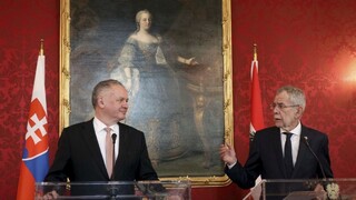 Kiska s rakúskym prezidentom hovoril o V4 aj o znížení prídavkov