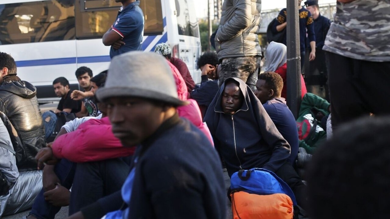Český diaľkový autobus prevážal ilegálnych migrantov aj drogy