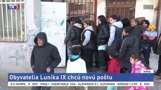 Obyvatelia Luníka sa počas vyplácania dávok nezmestia na poštu