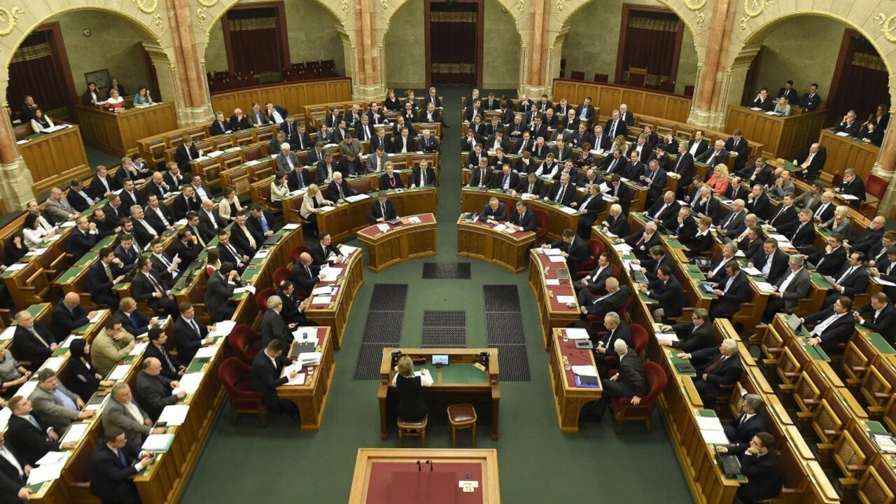 Maďarsko parlament poslanci 1140px (SITA/AP) 