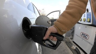 Ropa opäť zlacnela, za pohonné látky zaplatíme menej