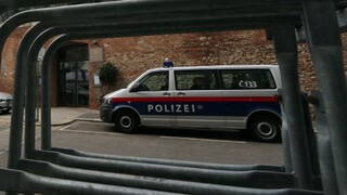 Zločinci sa zlepšujú. Polícia v Rakúsku dostane väčšie právomoci