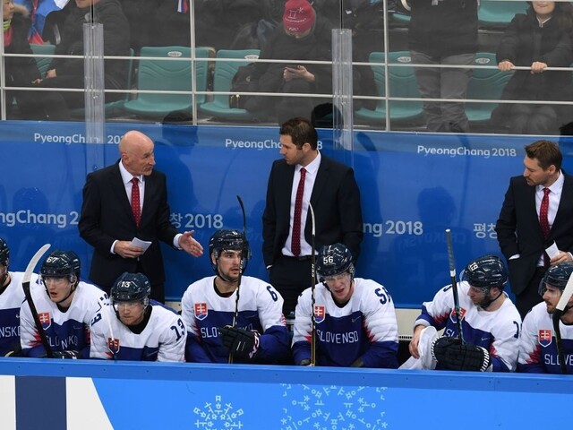 V rebríčku IIHF sme sa prepadli, hokejisti však koncepcii veria