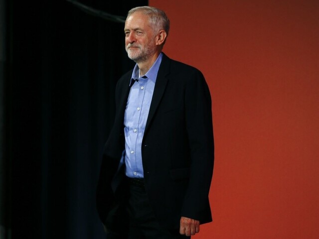 Corbyn chce pokračovať v colnej únii, Mayová stráca podporu