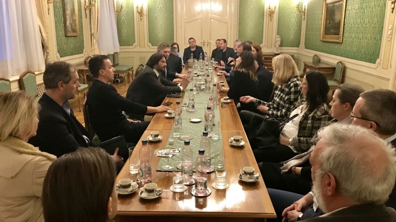 Fico, Kaliňák a Gašpar sa stretli so šéfredaktormi slovenských médií