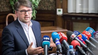 Maďarič sa nevie vyrovnať s vraždou novinára, končí ako minister