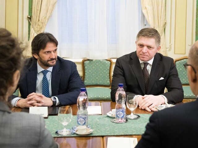 Fica na stretnutí s novinárskymi organizáciami vyzvali, aby sa ospravedlnil
