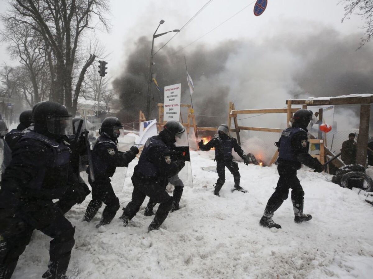Polícia vtrhla do táboriska odporcov vlády, zadržala vyše sto ľudí