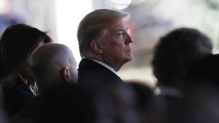 Trump rozprúdil v Európe diskusiu, hrozí daňou na autá z Únie