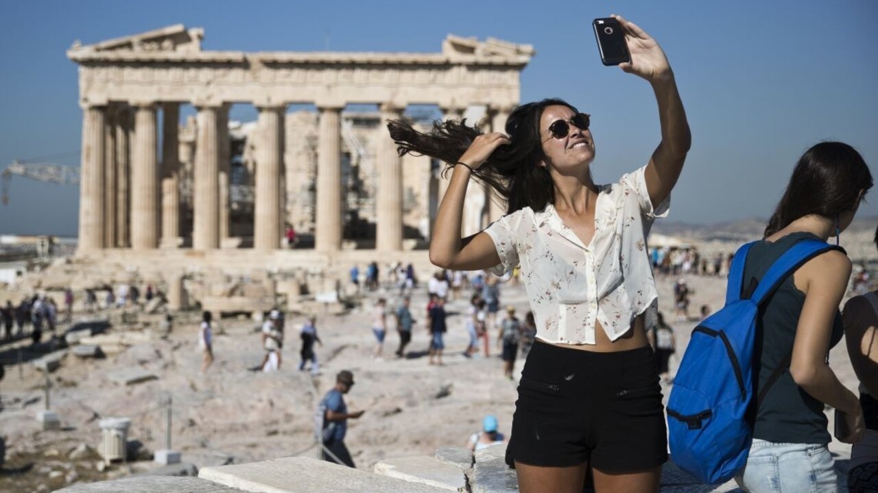 Grécka ekonomika sa po desaťročí dostala do plusových čísiel