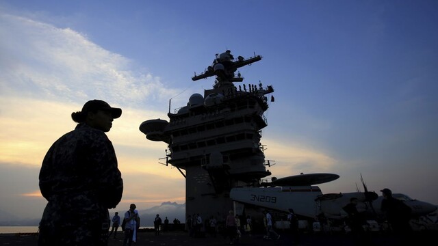 Do Vietnamu sa prvýkrát od vojny priplavila lietadlová loď USA