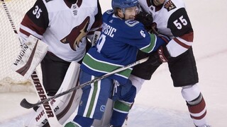 NHL: Arizona porazila Vancouver, Pánik sa však nepričinil