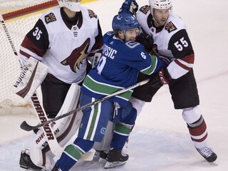 NHL: Arizona porazila Vancouver, Pánik sa však nepričinil