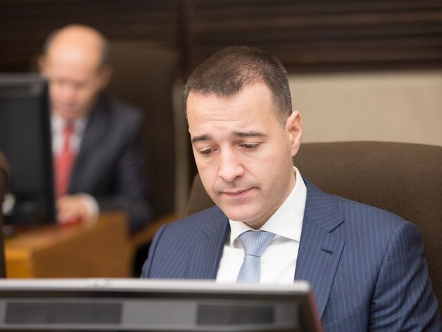 Vadala bol v priateľoch na Facebooku, potvrdil Drucker. Vymazal ho