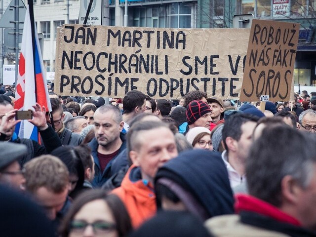 Fotogaléria: Ako sa naplnili námestia na Slovensku