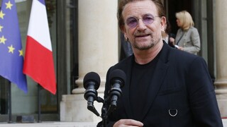 V charitatívnej organizácii lídra U2 odhalili prípady zneužívania