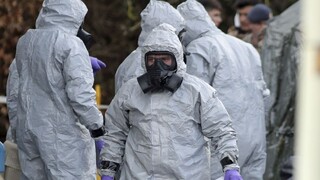 Preverujú aj kyticu. Hľadajú páchateľa, ktorý otrávil agenta s dcérou