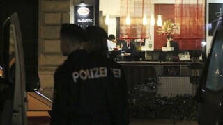 Ďalší incident v rakúskej metropole, vojak zastrelil útočníka s nožom