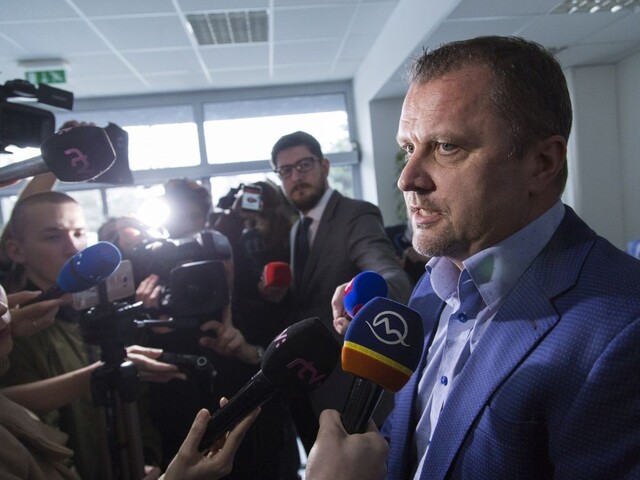 Prestavba vlády je v hre, tvrdí Hrnčiar napriek rozhodnutiu strany