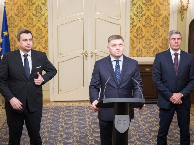 Drzé, nepočúva hlas ľudí. Opozícia reaguje na Ficov krok