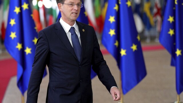 Premiér Slovinska rezignoval po anulovaní referenda o železniciach