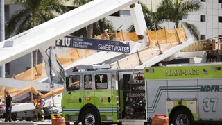 Neďaleko floridskej univerzity sa zrútil most, zahynuli pod ním ľudia