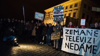 Je mi tých chudáčikov ľúto, povedal Zeman o dave protestujúcich