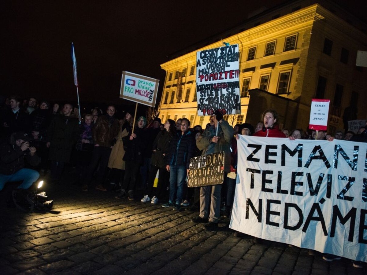 Je mi tých chudáčikov ľúto, povedal Zeman o dave protestujúcich