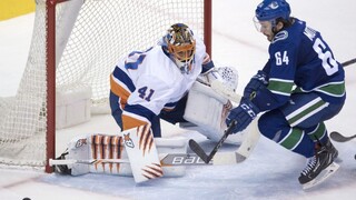 NHL: Halák zabránil ďalším ranám, tím však skončil s vysokou prehrou