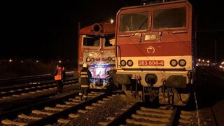 V Pezinku došlo k zrážke osobného vlaku s lokomotívou, hlásia zranených