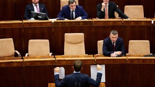 Opozícia predložila do parlamentu návrh na predčasné voľby