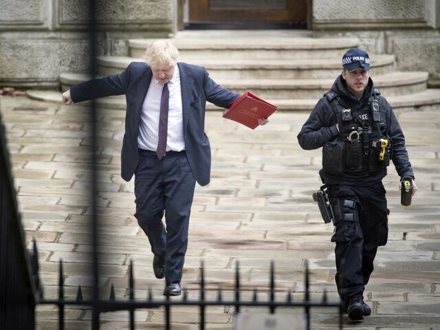 Johnson si myslí, že otrava exagenta súvisela s ruskými voľbami